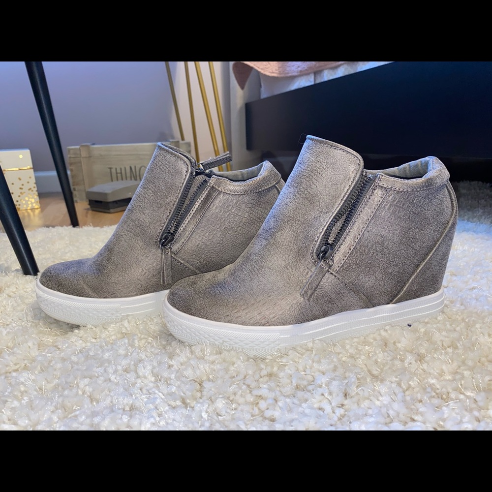 Women’s Fashion Sneakers